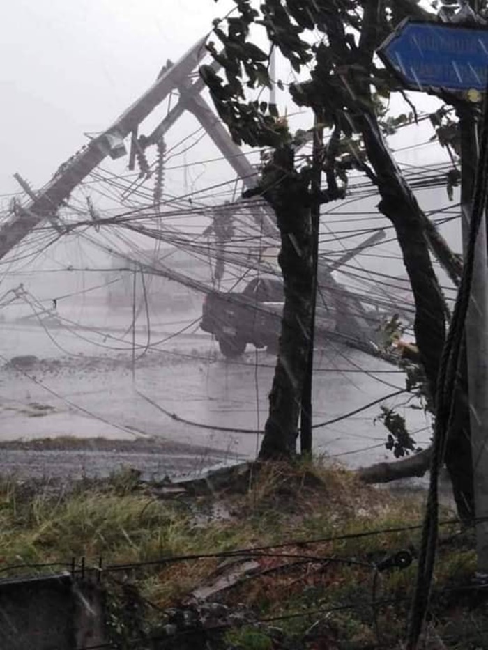 ฝนซัดเสาไฟล้ม ฝนซัดเสาไฟล้ม