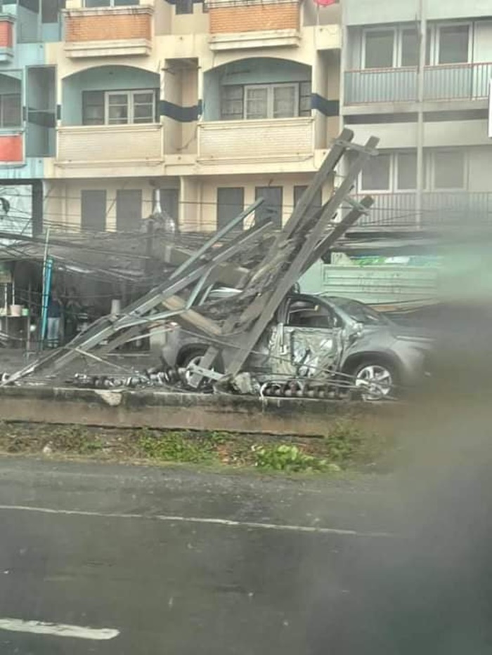 ฝนซัดเสาไฟล้ม ฝนซัดเสาไฟล้ม