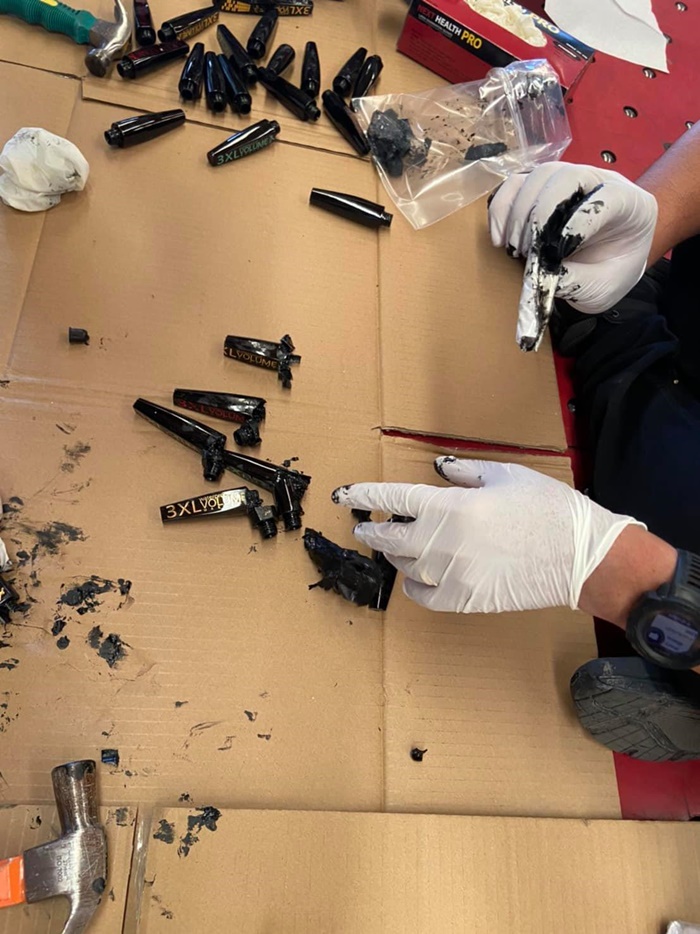 โคเคน สอดไส้มาสคาร่า โคเคน สอดไส้มาสคาร่า