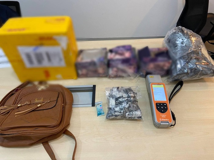 โคเคน สอดไส้มาสคาร่า โคเคน สอดไส้มาสคาร่า