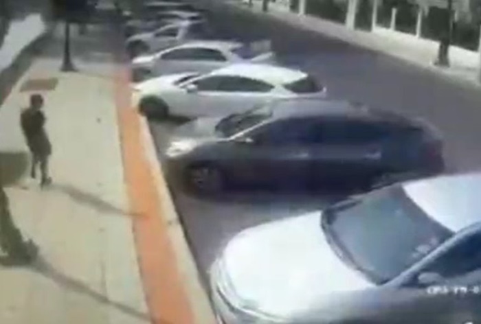 ปาหินใส่ ปาหินใส่