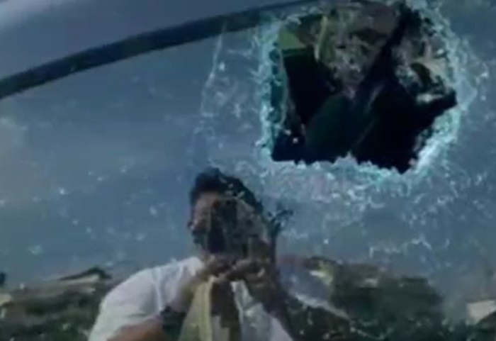 ปาหินใส่ ปาหินใส่