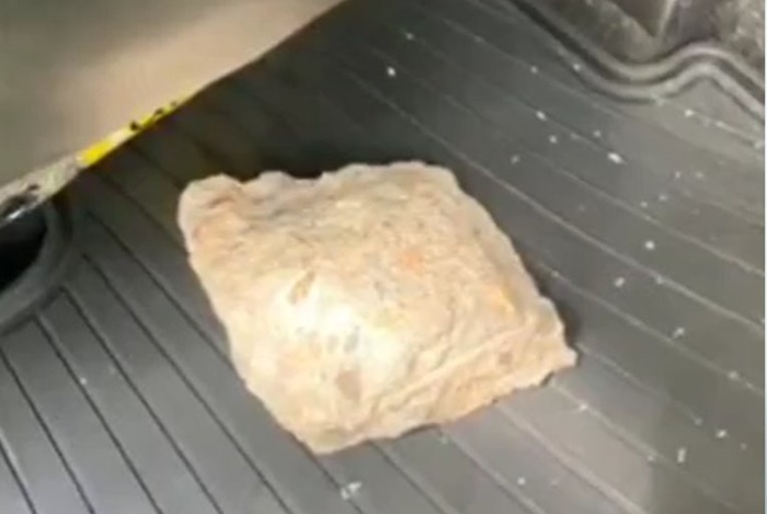 ปาหินใส่ ปาหินใส่