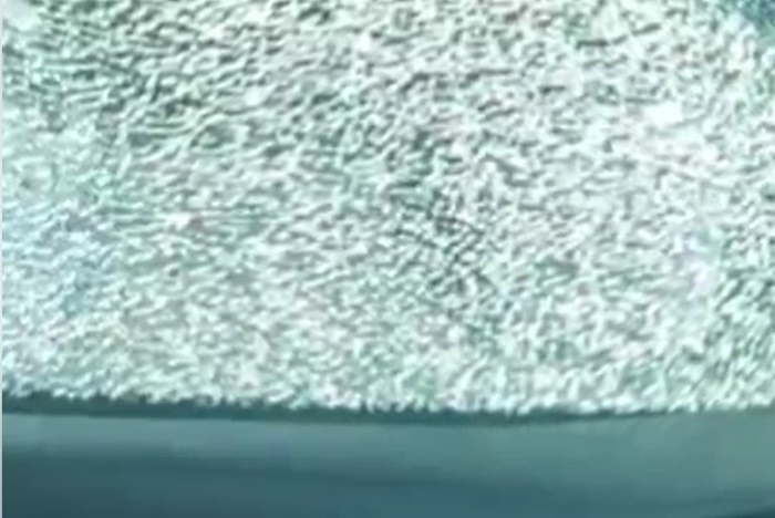 ปาหินใส่ ปาหินใส่