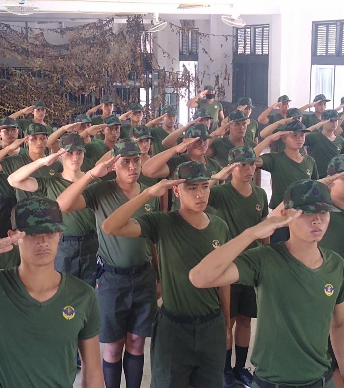 ไฮโซเป๊ก บอกลารั้วทหาร ไฮโซเป๊ก บอกลารั้วทหาร