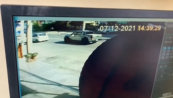 เก๋งหัวร้อนสวมวิญญาณเกียร์ R ถอยหลังชนกระบะ เก๋งหัวร้อนสวมวิญญาณเกียร์ R ถอยหลังชนกระบะ