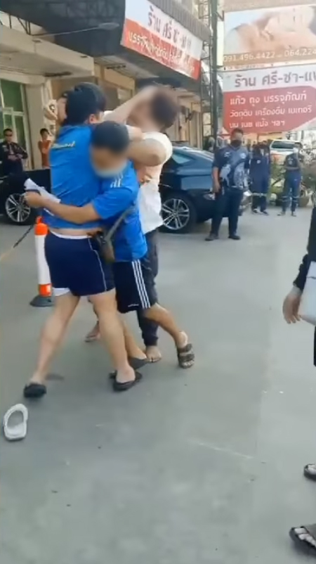 เก๋งหัวร้อนสวมวิญญาณเกียร์ R ถอยหลังชนกระบะ เก๋งหัวร้อนสวมวิญญาณเกียร์ R ถอยหลังชนกระบะ