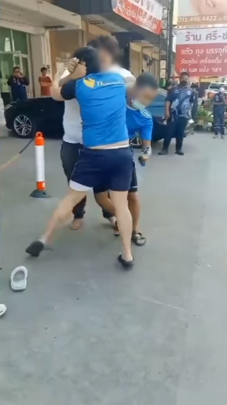 เก๋งหัวร้อนสวมวิญญาณเกียร์ R ถอยหลังชนกระบะ เก๋งหัวร้อนสวมวิญญาณเกียร์ R ถอยหลังชนกระบะ