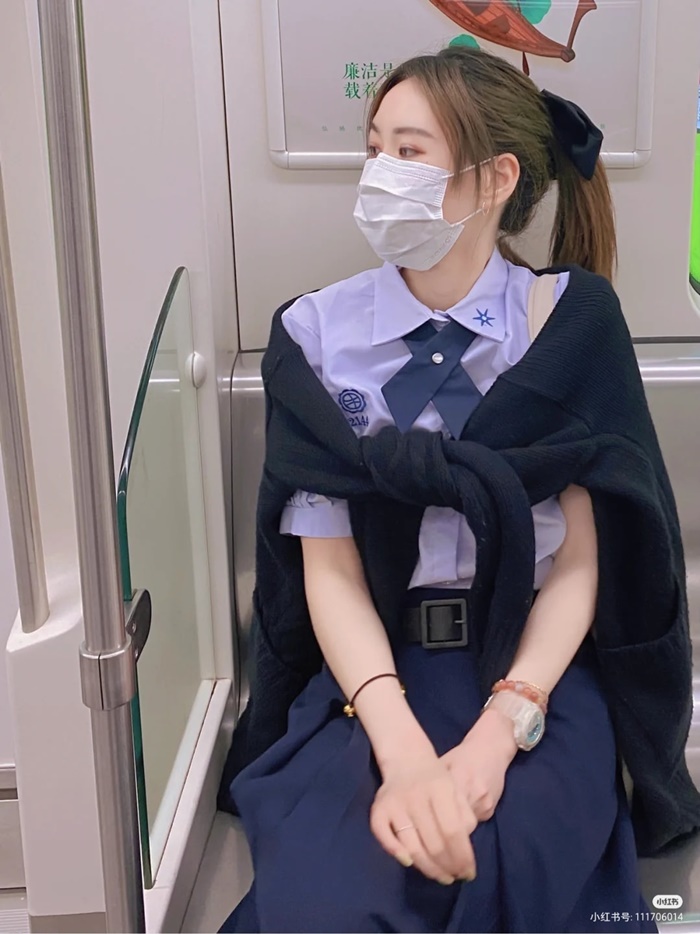 ชุดนักเรียนไทยโดนใจวัยรุ่นจีน ชุดนักเรียนไทยโดนใจวัยรุ่นจีน