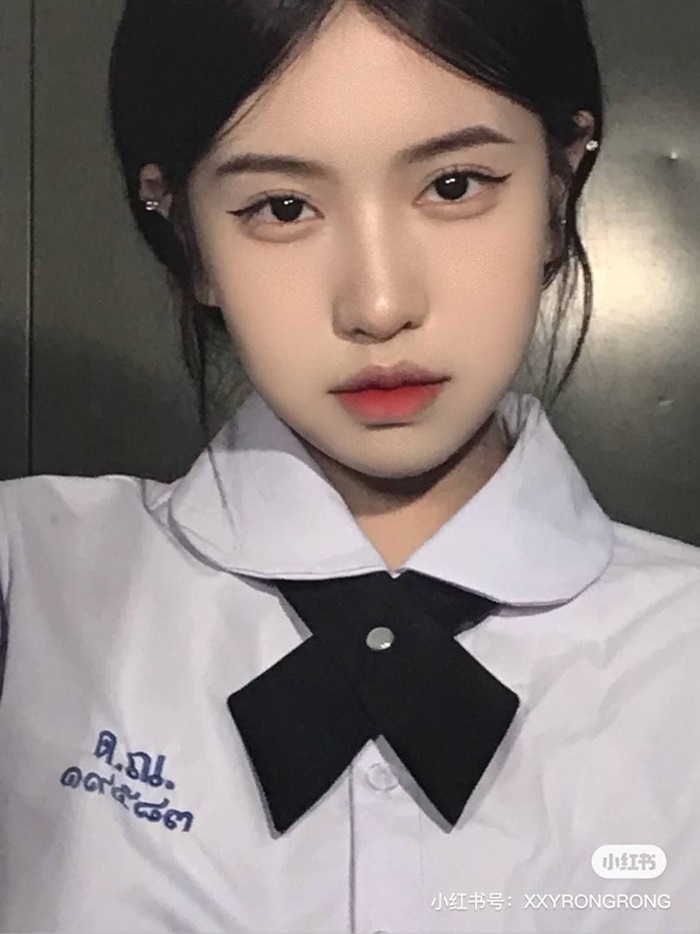 ชุดนักเรียนไทยโดนใจวัยรุ่นจีน ชุดนักเรียนไทยโดนใจวัยรุ่นจีน