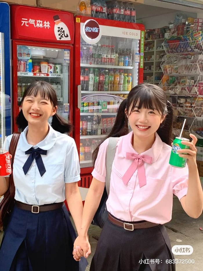 ชุดนักเรียนไทยโดนใจวัยรุ่นจีน ชุดนักเรียนไทยโดนใจวัยรุ่นจีน