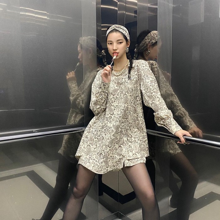 โรซี่ อินฟลูเอนเซอร์สาวเสมือนมนุษย์ โรซี่ อินฟลูเอนเซอร์สาวเสมือนมนุษย์