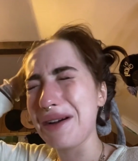 Airpods กลืนเข้าท้องตัวเอง Airpods กลืนเข้าท้องตัวเอง