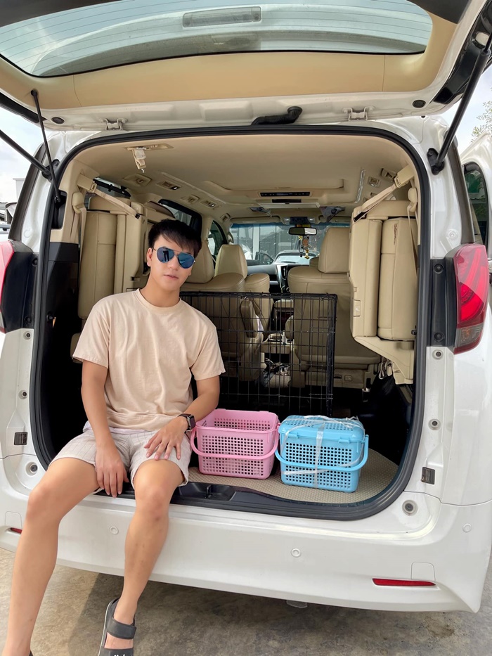 สุดสงสาร นั่งรอเจ้าของไม่รู้ถูกทิ้ง สุดสงสาร นั่งรอเจ้าของไม่รู้ถูกทิ้ง