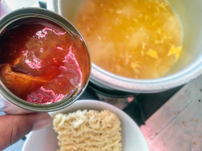 พบเบ็ดตกปลาในปลากระป๋อง พบเบ็ดตกปลาในปลากระป๋อง