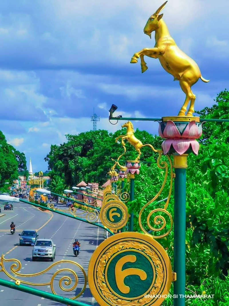 เสาไฟ 12 นักษัตร เสาไฟ 12 นักษัตร