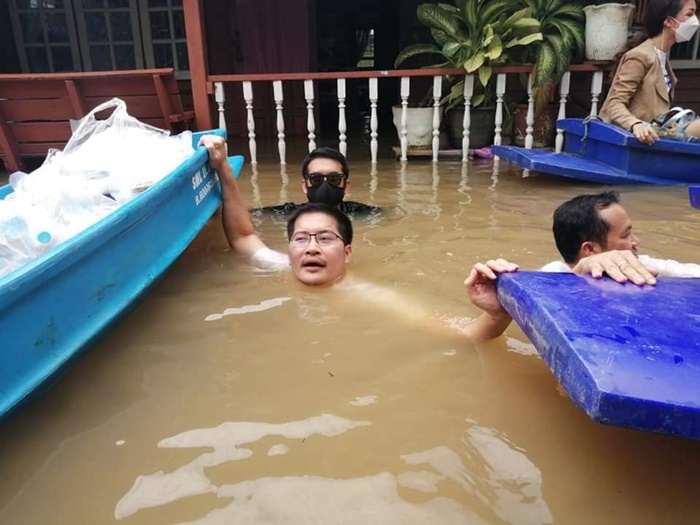 มงคลกิตติ์ ช่วยน้ำท่วมอยุธยา มงคลกิตติ์ ช่วยน้ำท่วมอยุธยา