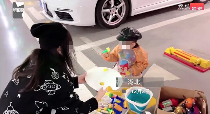 เด็กวาดรูปเล่น เด็กวาดรูปเล่น