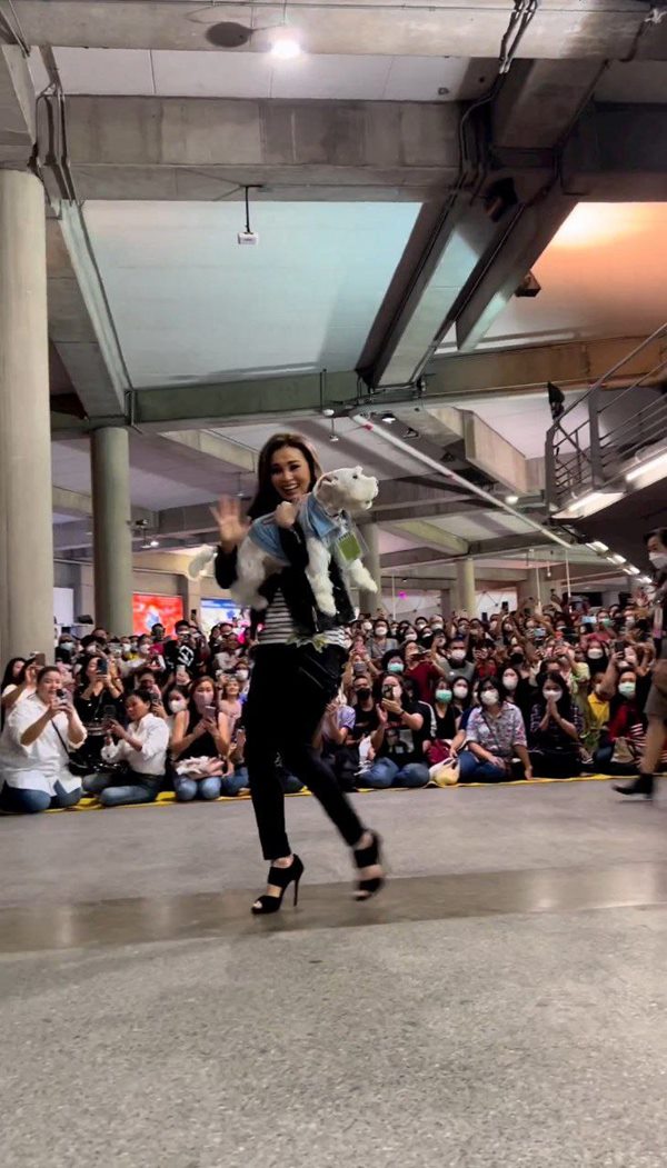 สมเด็จพระนางเจ้าฯ พระบรมราชินี สมเด็จพระนางเจ้าฯ พระบรมราชินี