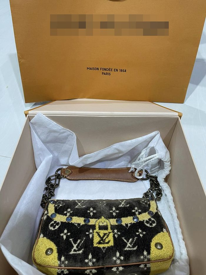 เอฟกระเป๋าหรูจากไลฟ์ดาร เอฟกระเป๋าหรูจากไลฟ์ดาร