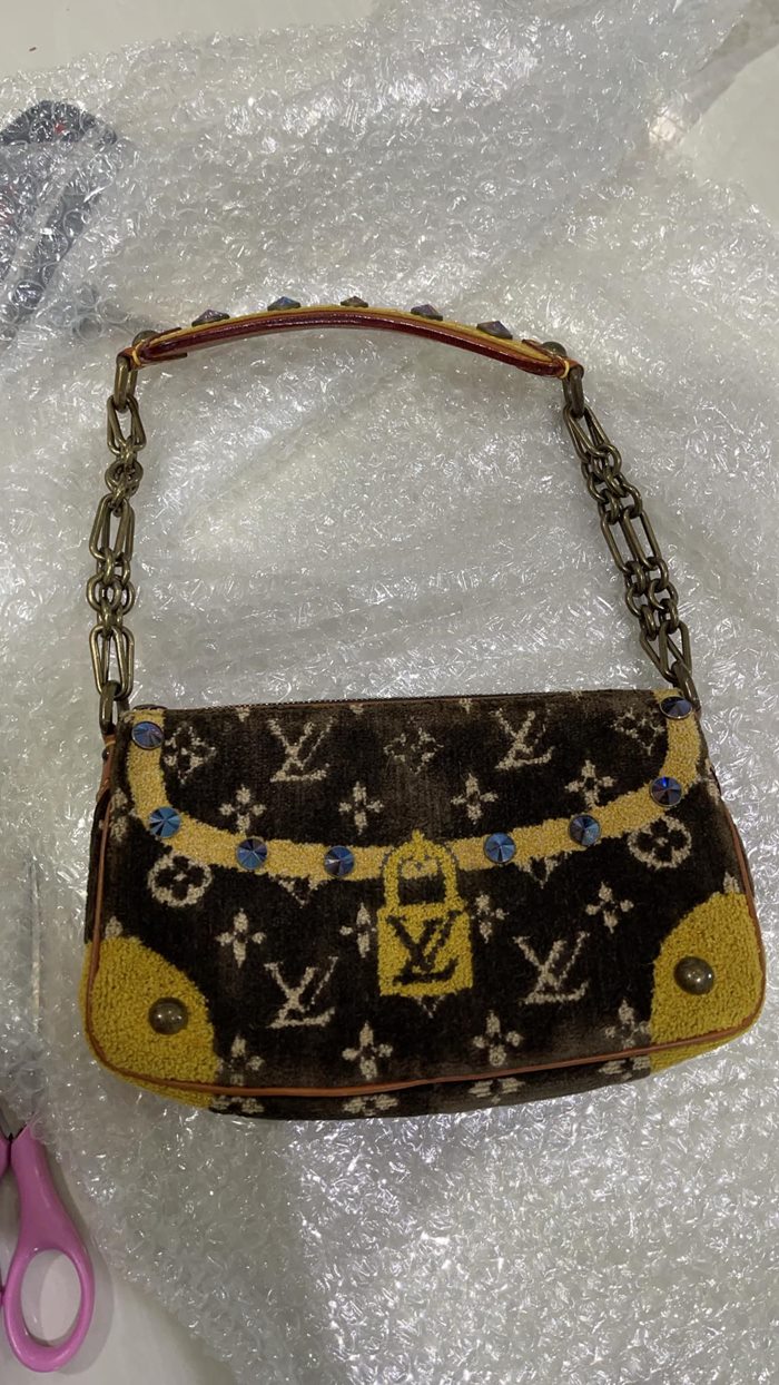 เอฟกระเป๋าหรูจากไลฟ์ดาร เอฟกระเป๋าหรูจากไลฟ์ดาร