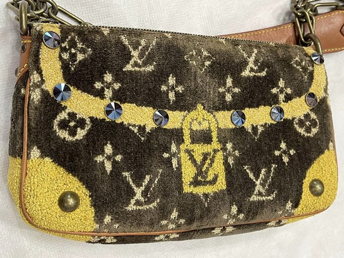 เอฟกระเป๋าหรูจากไลฟ์ดาร เอฟกระเป๋าหรูจากไลฟ์ดาร