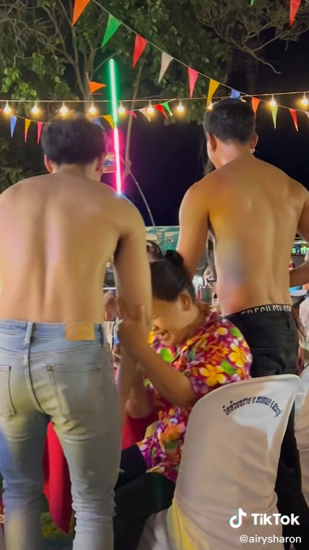 คลิปคุณป้าในงานเลี้ยง คลิปคุณป้าในงานเลี้ยง