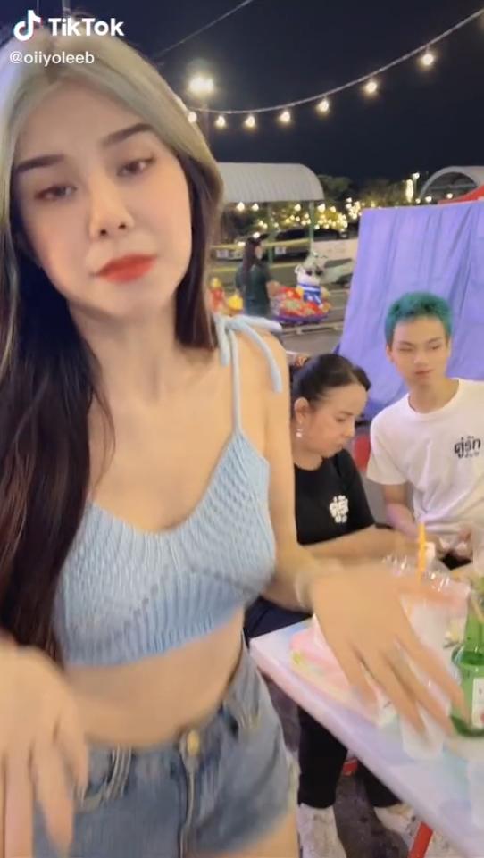 แบบนี้สนิทเกินไปมั้ย ? แบบนี้สนิทเกินไปมั้ย ?