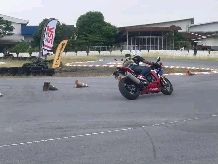 พ่อเอาลูกสะพานหลังขี่รถ พ่อเอาลูกสะพานหลังขี่รถ