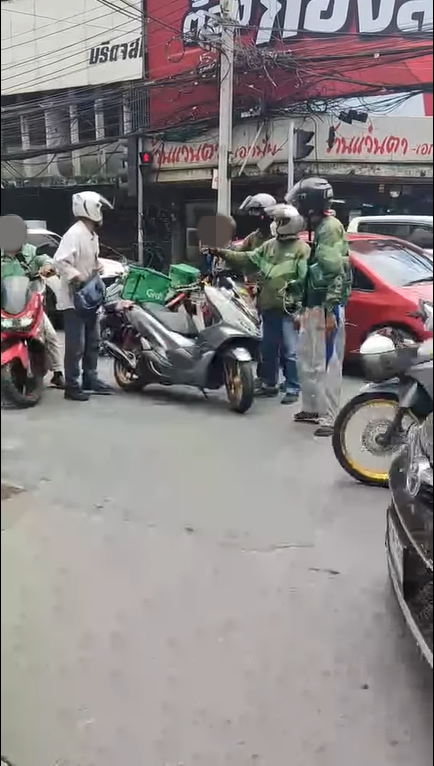 หนุ่มฉุน โดนรถเฉี่ยว หนุ่มฉุน โดนรถเฉี่ยว