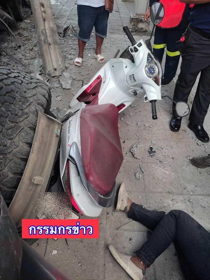 ปาเจโร่ ฟาดรถเมล์ ปาเจโร่ ฟาดรถเมล์