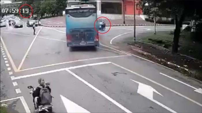 รถทัวร์ชน นศพ. ดับ รถทัวร์ชน นศพ. ดับ