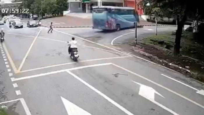 รถทัวร์ชน นศพ. ดับ รถทัวร์ชน นศพ. ดับ