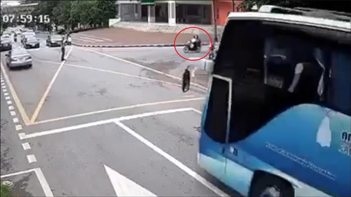 รถทัวร์ชน นศพ. ดับ รถทัวร์ชน นศพ. ดับ