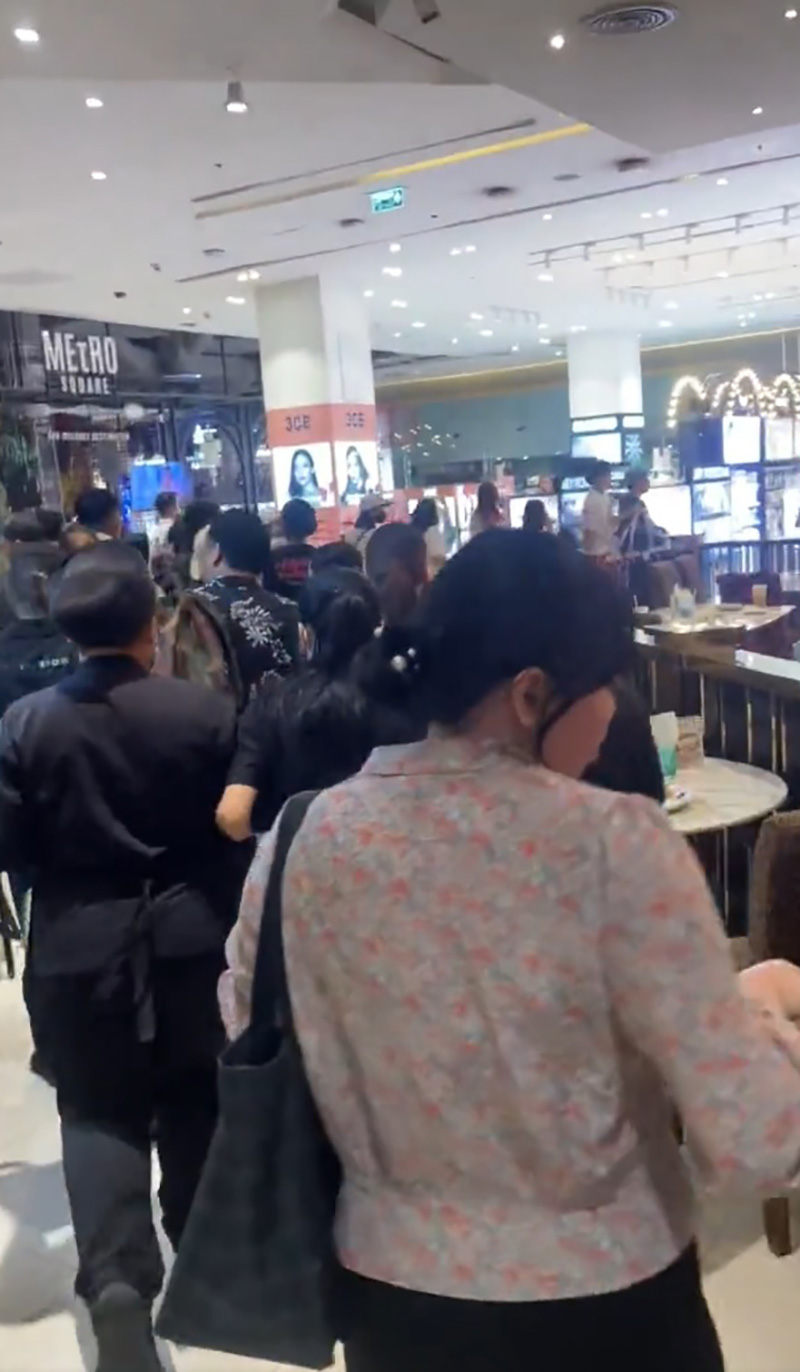 ยิงกลางพารากอน ยิงกลางพารากอน