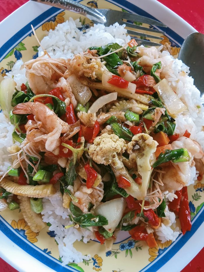 ผัดกะเพราใส่กะหล่ำดอก ผัดกะเพราใส่กะหล่ำดอก