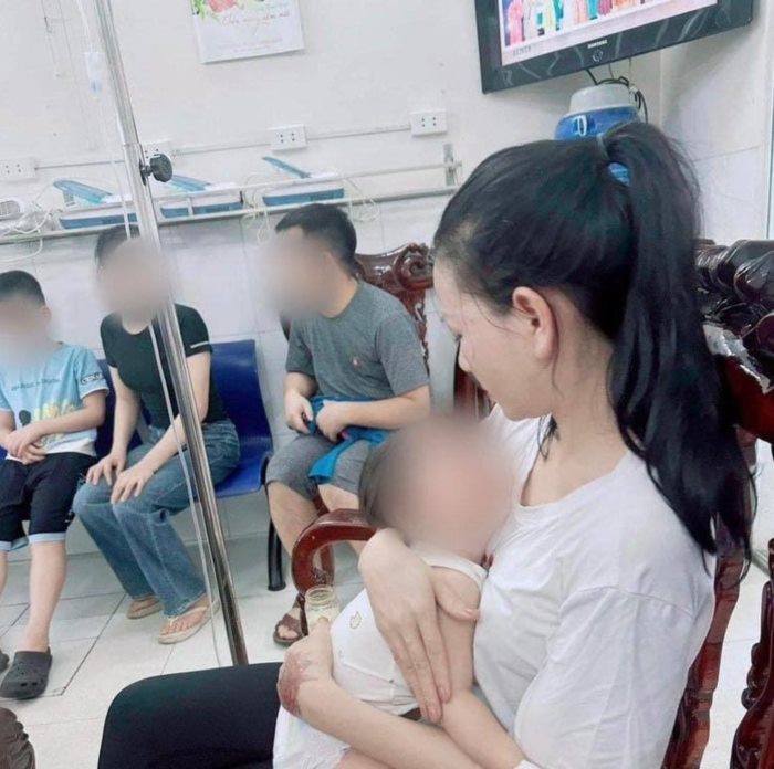 ไม่ห่วงลูกไม่พอ ยังพาชู้ขึ้นไปถึงห้องนอน ไม่ห่วงลูกไม่พอ ยังพาชู้ขึ้นไปถึงห้องนอน