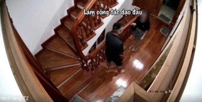 ไม่ห่วงลูกไม่พอ ยังพาชู้ขึ้นไปถึงห้องนอน ไม่ห่วงลูกไม่พอ ยังพาชู้ขึ้นไปถึงห้องนอน