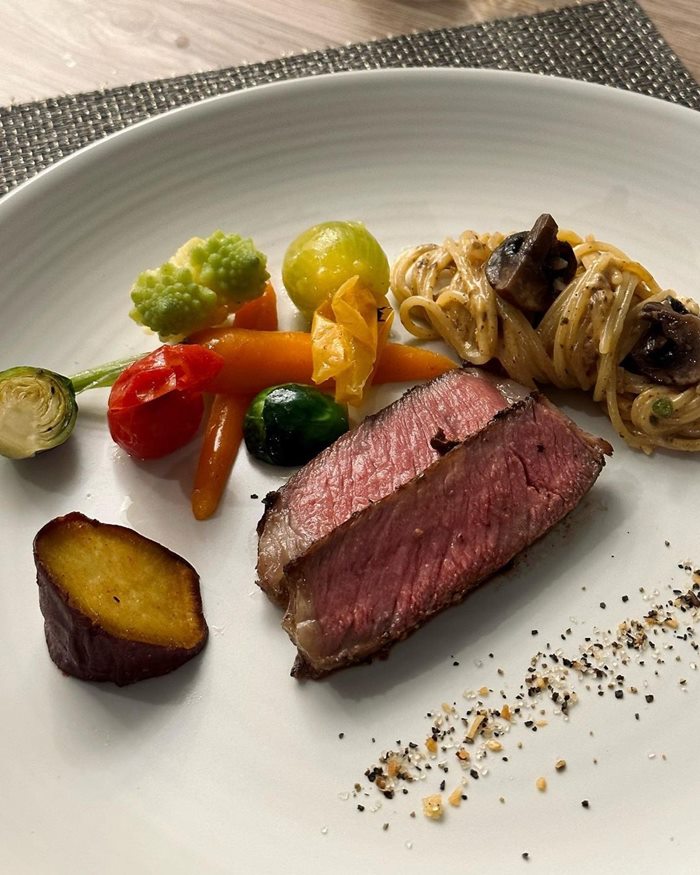 เอมมี่-เอมี่ เอมมี่-เอมี่