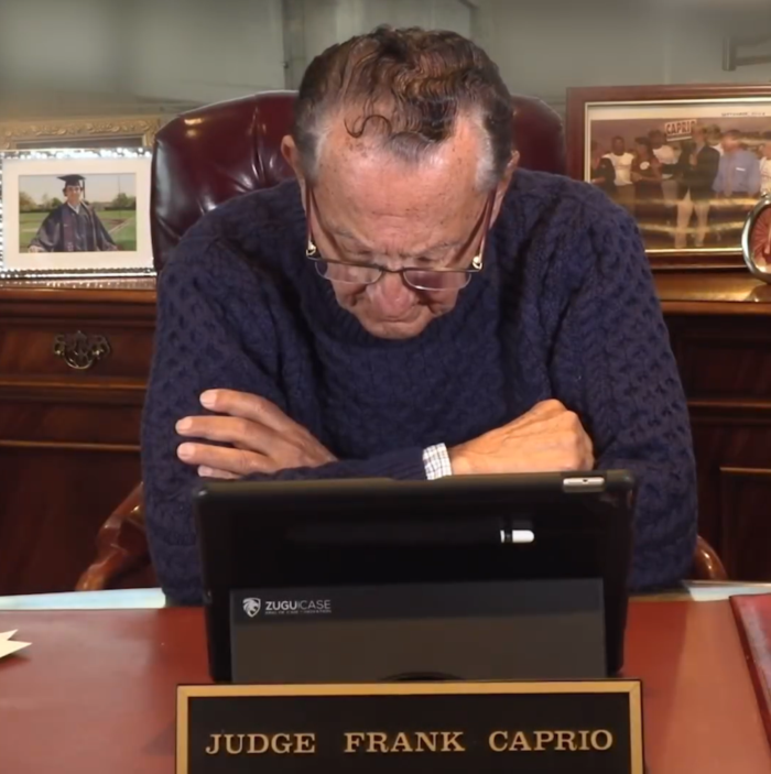 แฟรงค์ คาพริโอ ผู้พิพากษาใจดี แฟรงค์ คาพริโอ ผู้พิพากษาใจดี