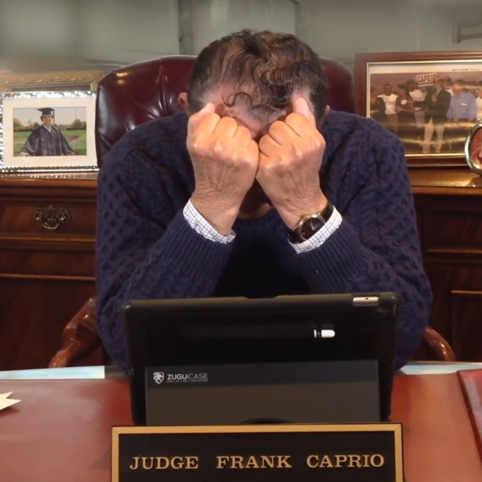 แฟรงค์ คาพริโอ ผู้พิพากษาใจดี แฟรงค์ คาพริโอ ผู้พิพากษาใจดี