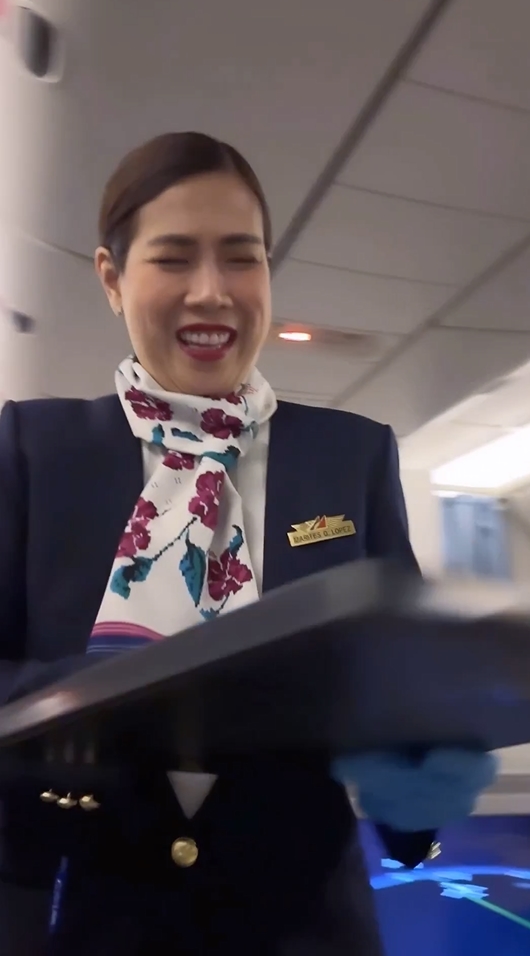 สาวแกล้งแอร์โฮสเตส สาวแกล้งแอร์โฮสเตส