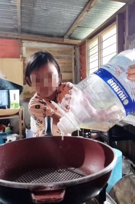 ทอดไข่ให้พ่อชิม ทอดไข่ให้พ่อชิม