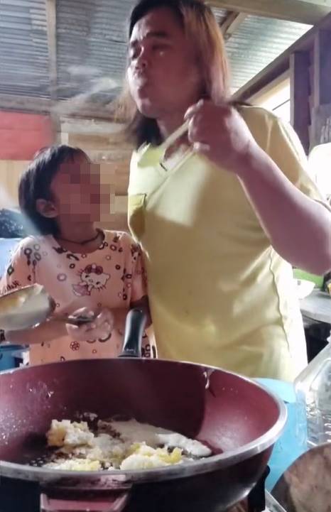 ทอดไข่ให้พ่อชิม ทอดไข่ให้พ่อชิม