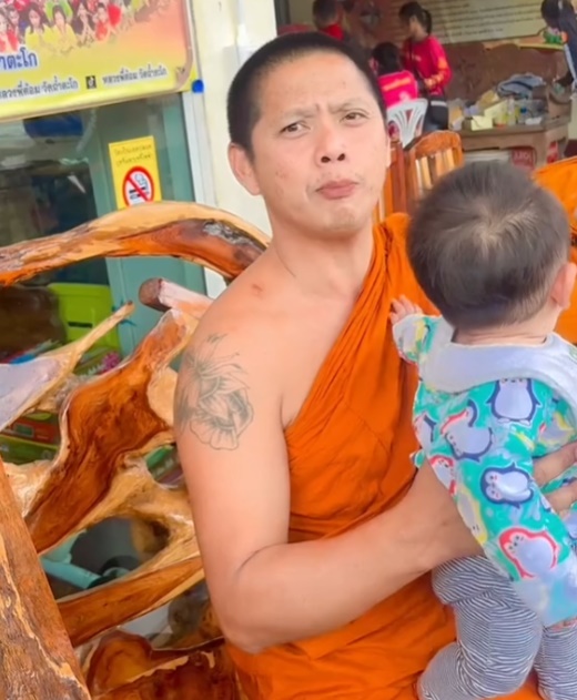 เด็กน่ารักกำพร้าพ่อแม่ เด็กน่ารักกำพร้าพ่อแม่