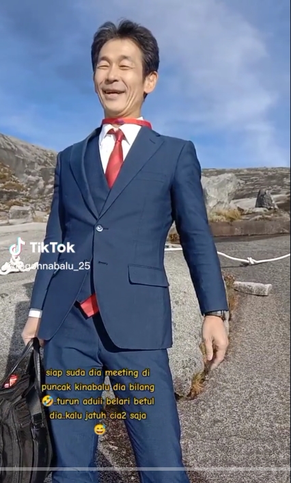 คนญี่ปุ่น ใส่สูทปีนเขา คนญี่ปุ่น ใส่สูทปีนเขา