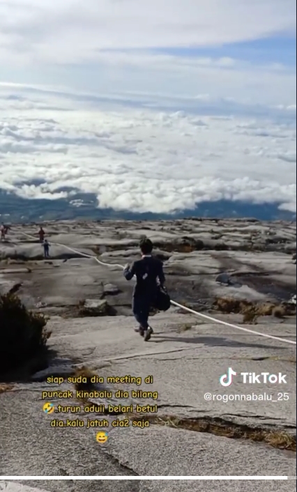 คนญี่ปุ่น ใส่สูทปีนเขา คนญี่ปุ่น ใส่สูทปีนเขา