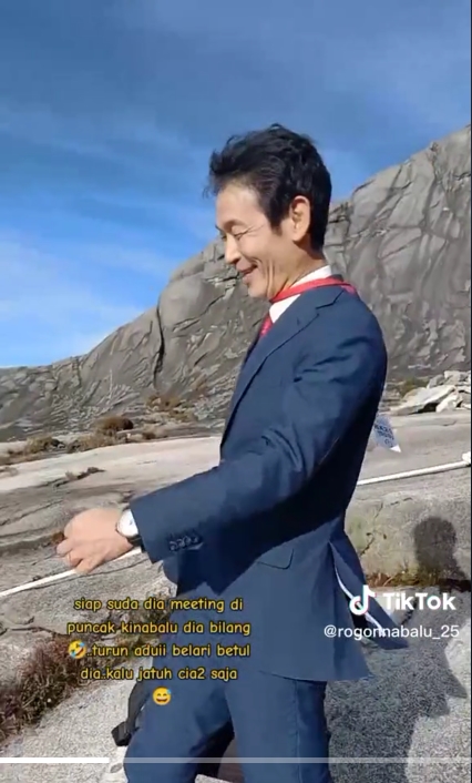 คนญี่ปุ่น ใส่สูทปีนเขา คนญี่ปุ่น ใส่สูทปีนเขา