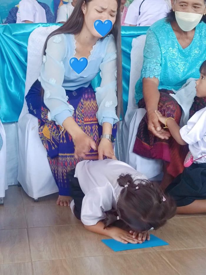 กราบแม่ กราบแม่