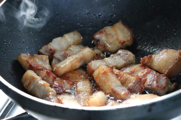 หมูสามชั้นทอด หมูสามชั้นทอด